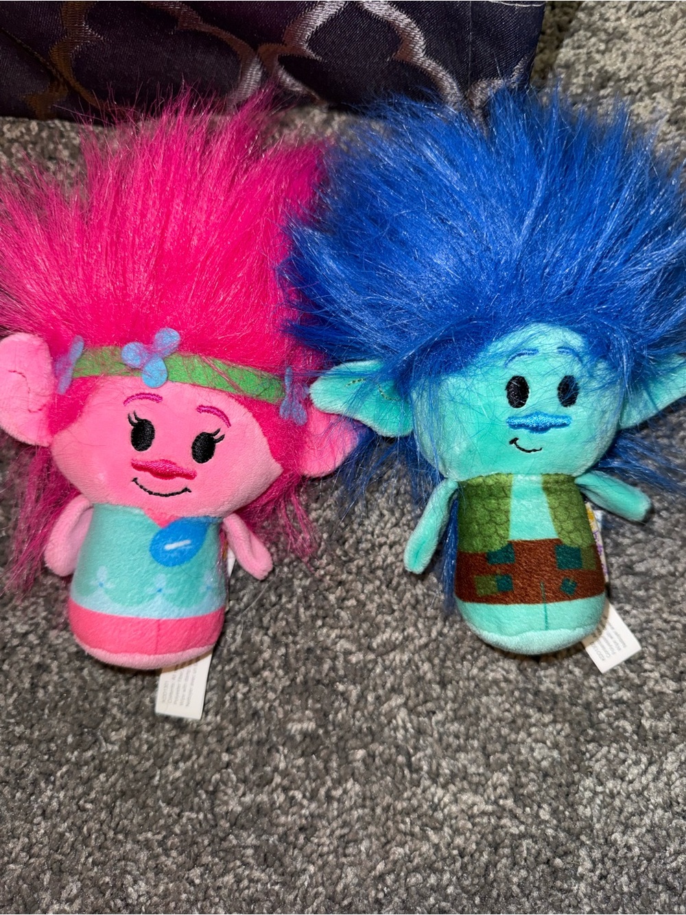 Hallmark Itty Bittys set of 2 Trolls-pink and blue plush toys